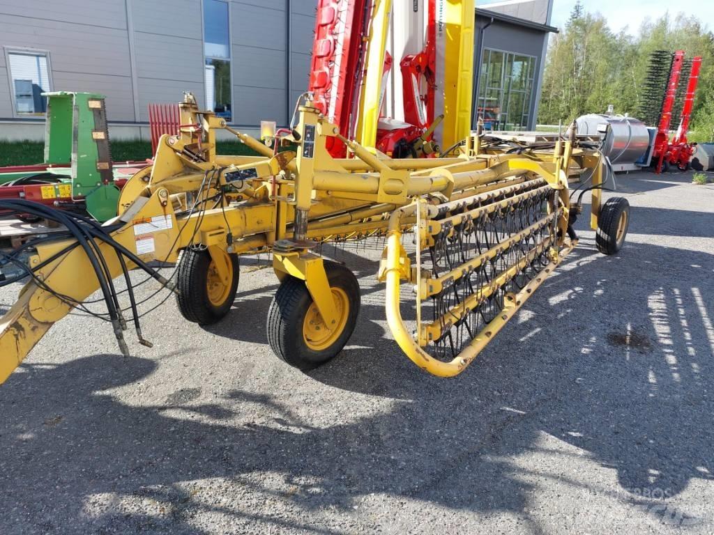  Wermeer R2300 Swathers \ Windrowers