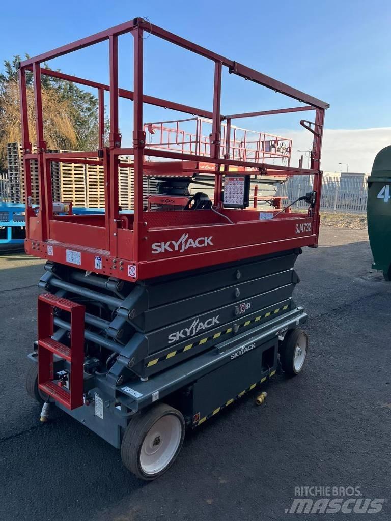 SkyJack SJ 4732 Scissor Lifts