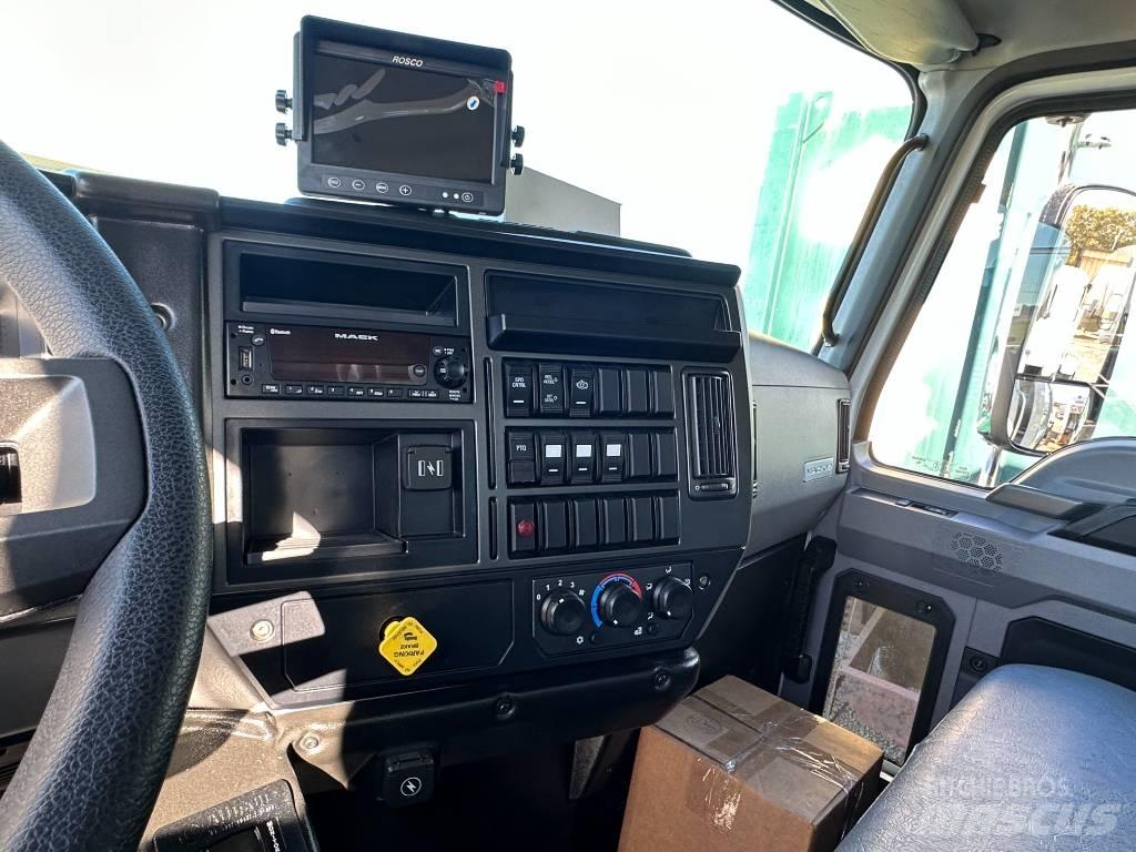 Mack MD6 Garbage Trucks / Recycling Trucks