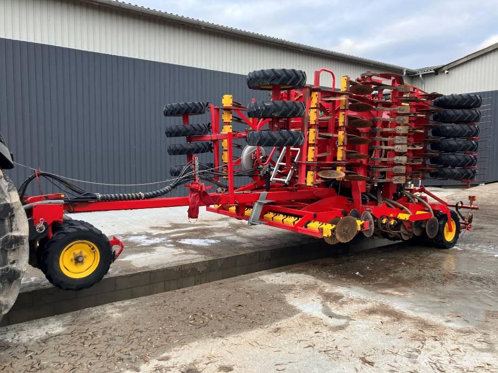 Väderstad RapidA600 Farm Drills