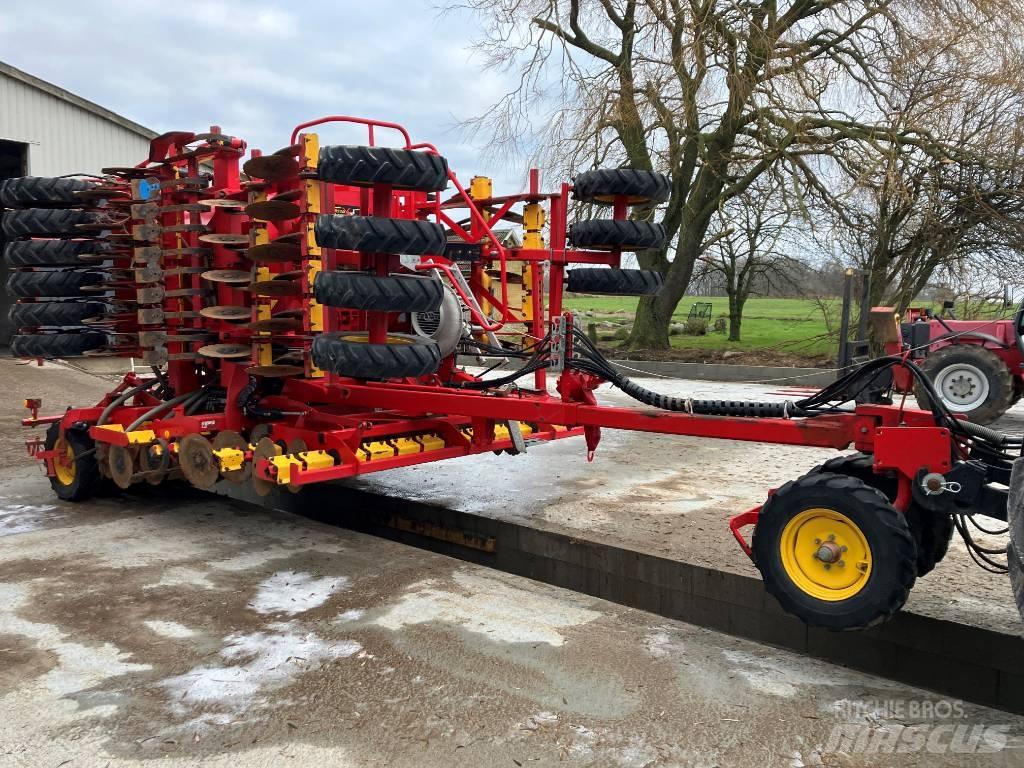 Väderstad RapidA600 Farm Drills