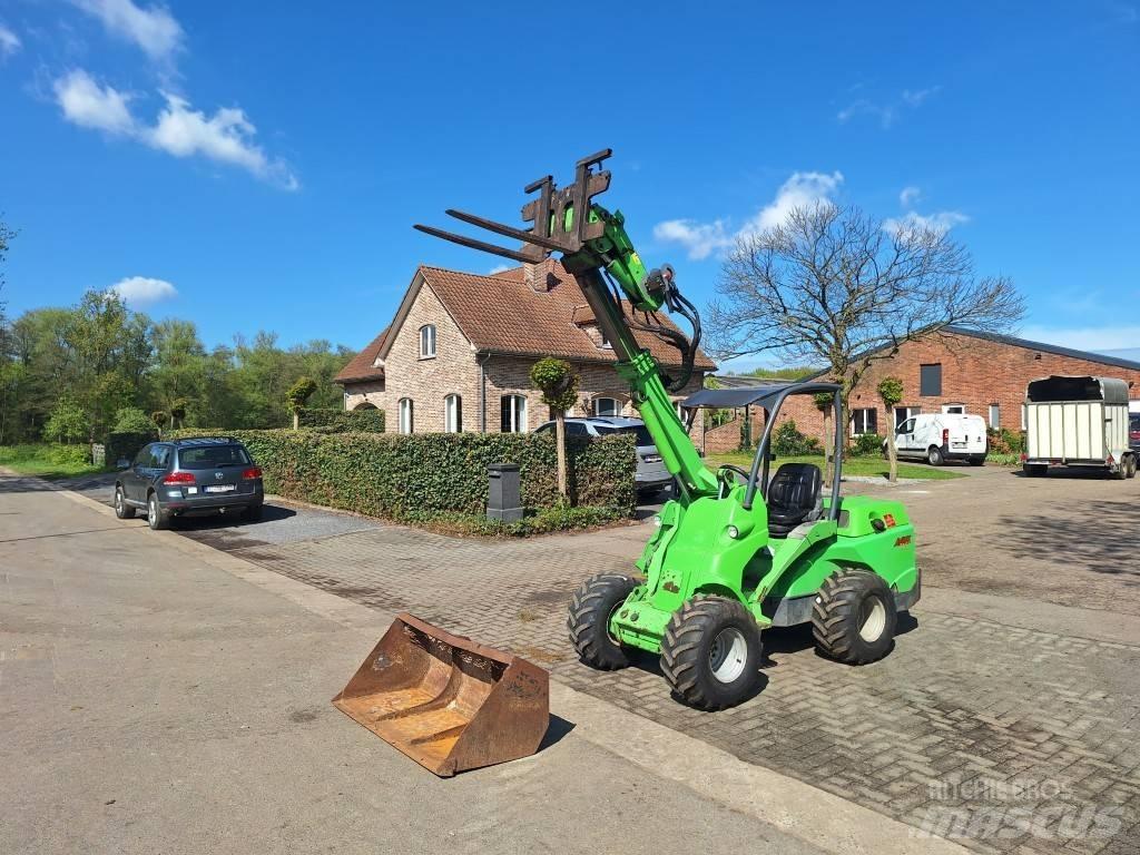 Avant 745 Mini Loader
