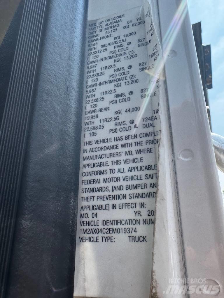 Mack Granite GU 713 Dump Trucks