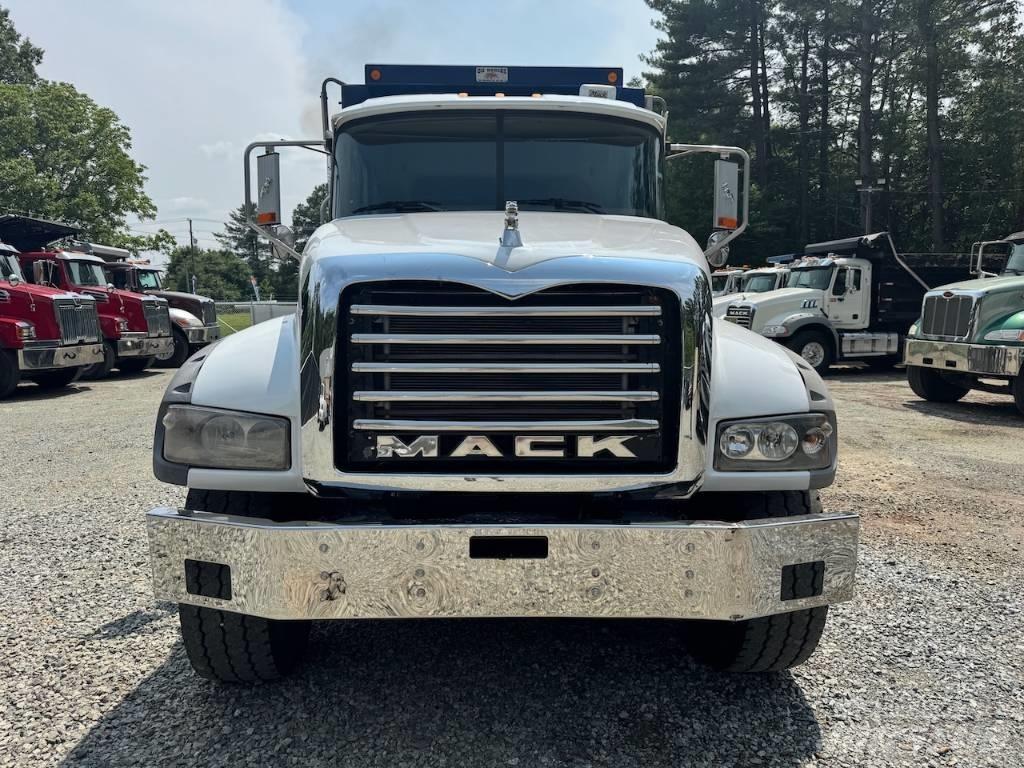 Mack Granite GU 713 Dump Trucks