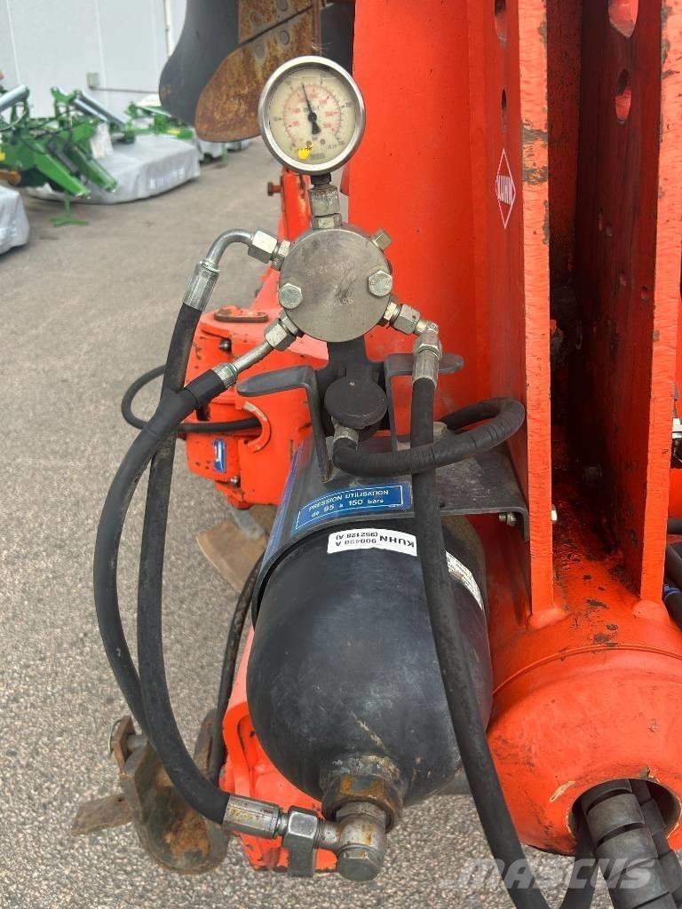 Kuhn Vari-Master 122 Reversible ploughs