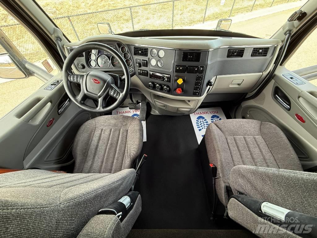 Peterbilt 579 Conventional Trucks / Tractor Trucks