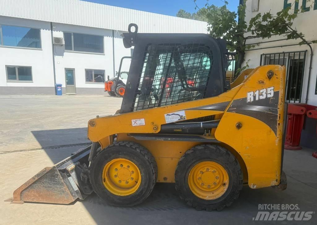 Gehl R 135 Skid Steer Loaders