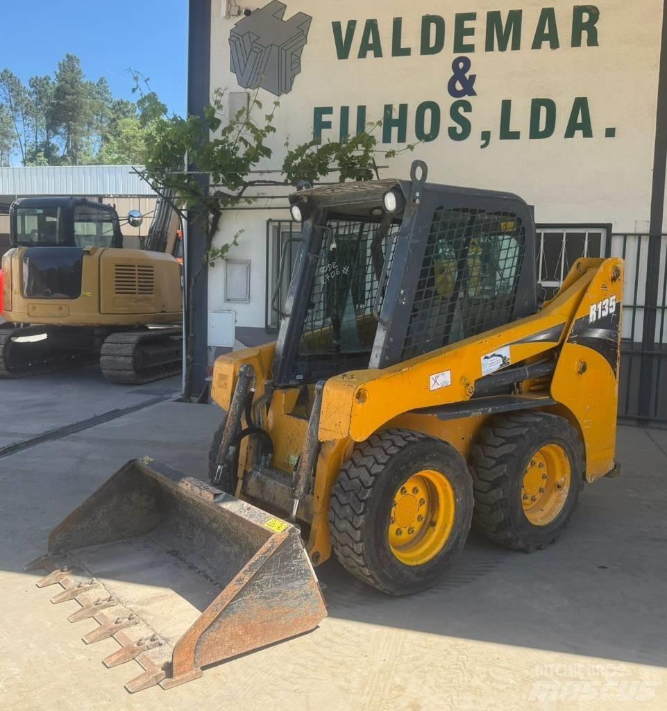 Gehl R 135 Skid Steer Loaders