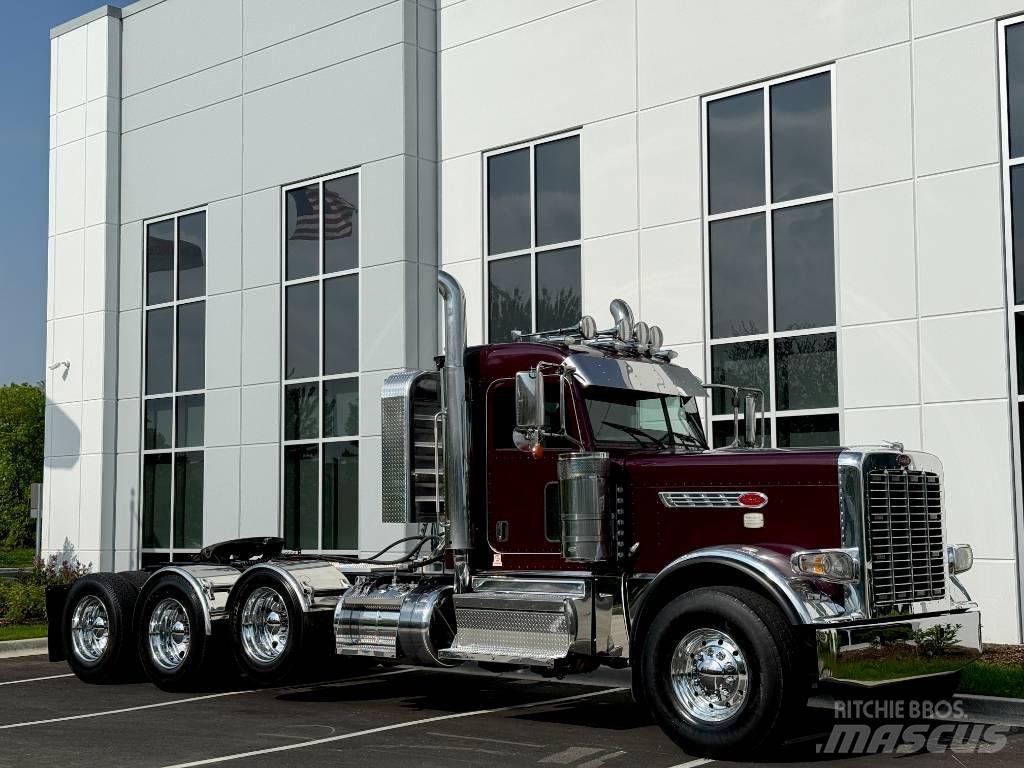 Peterbilt 389 Conventional Trucks / Tractor Trucks