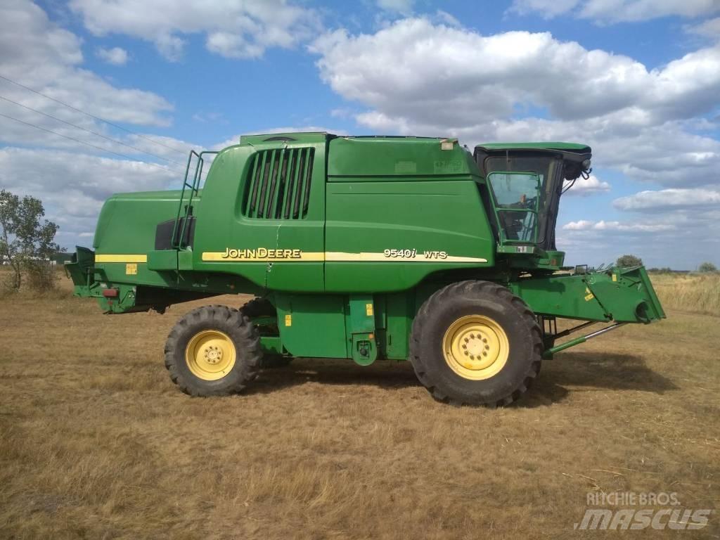 John Deere 9540 WTS Combine Attachments
