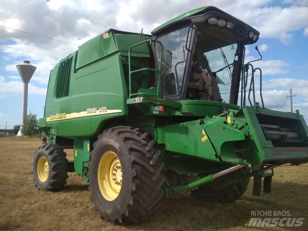 John Deere 9540 WTS Combine Attachments