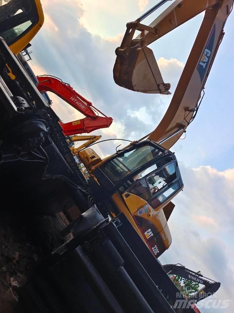 CAT 320 C Amphibious Excavators