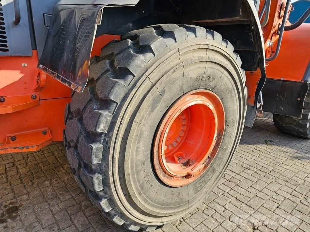 Hitachi ZW220 Wheel Loaders
