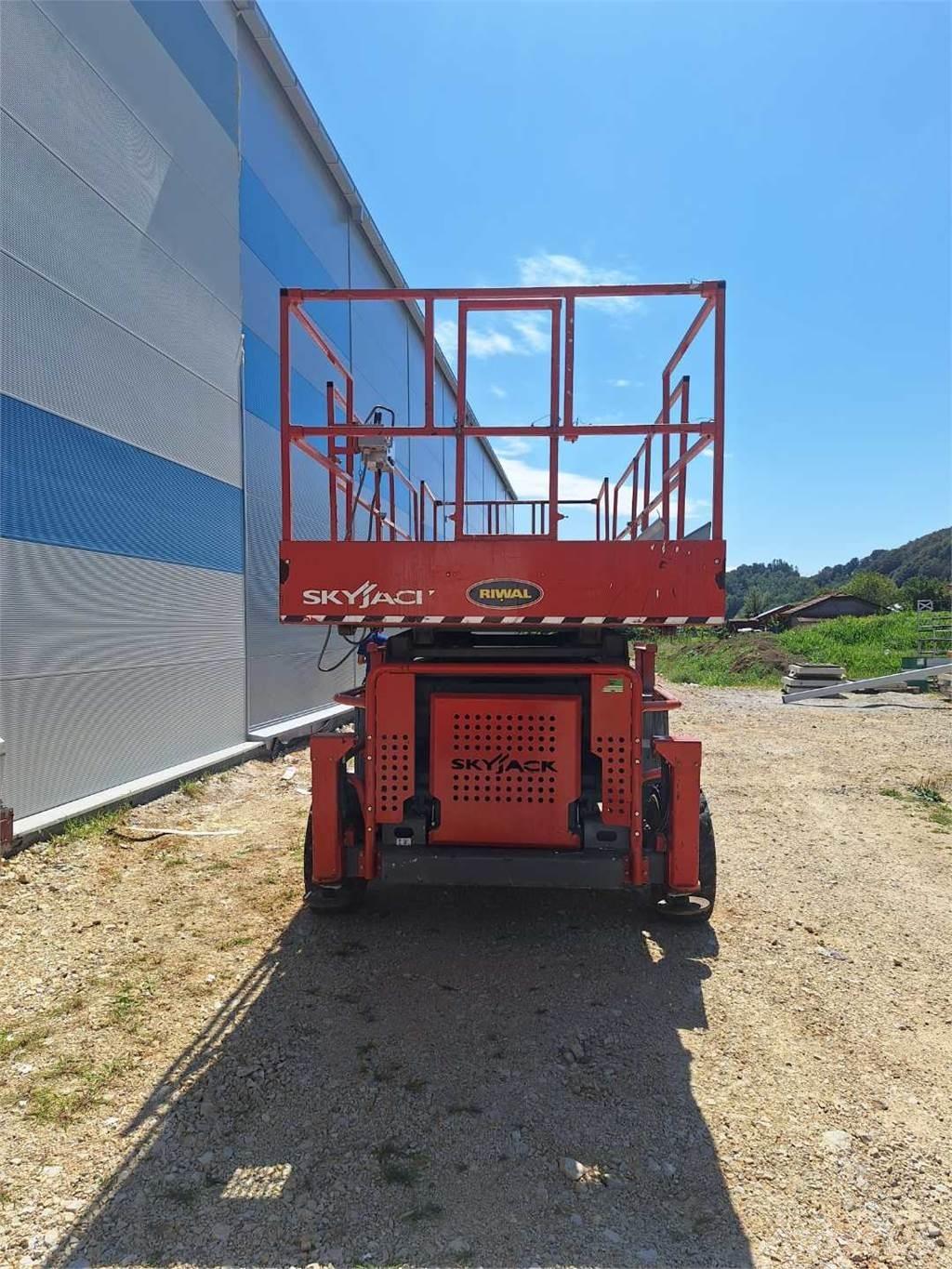 SkyJack 8841RT Scissor Lifts