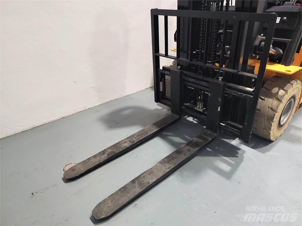  CPD25 AC4 Electric Forklifts