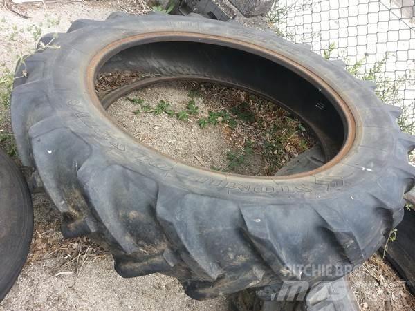  Pneu 13.6-38 Tires, wheels and rims