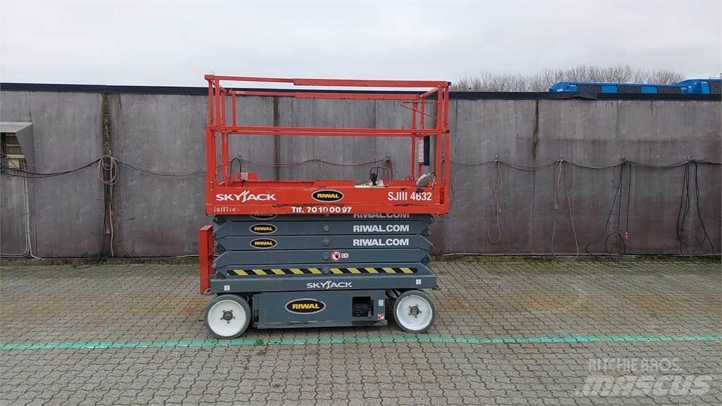 SkyJack SJIII4632 Scissor Lifts