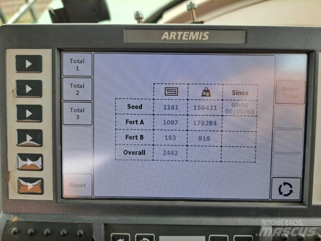 Claydon Hybrid T6 Farm Drills
