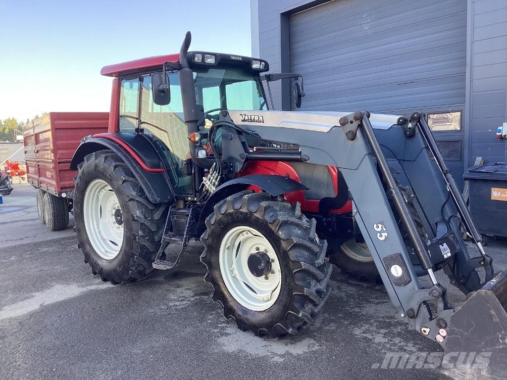 Valtra N141 Tractors