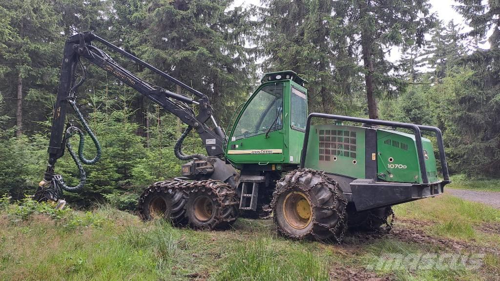 John Deere 1070 D Harvesters