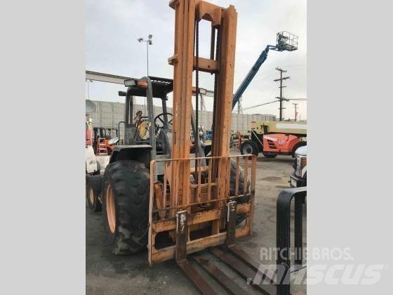 CASE 586H Rough Terrain Trucks