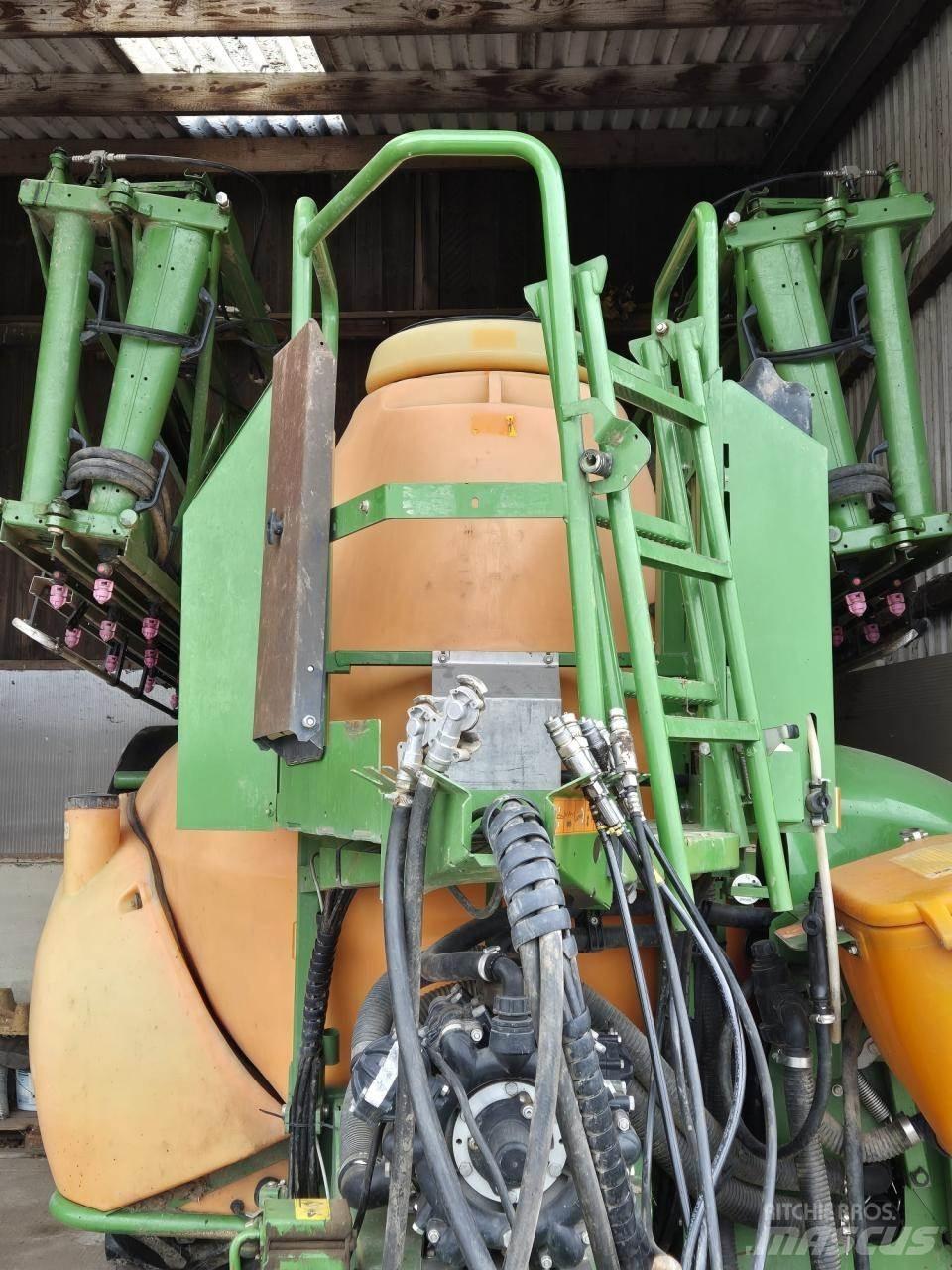 Amazone UX 4200 Trailed sprayers