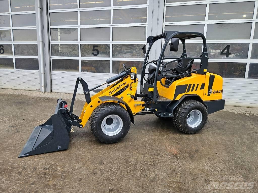 Schäffer 2445S Mini Loader