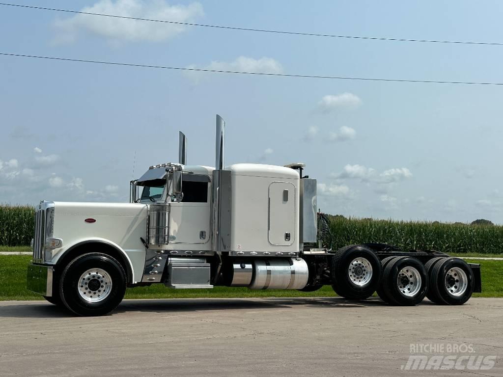 Peterbilt 389 Conventional Trucks / Tractor Trucks