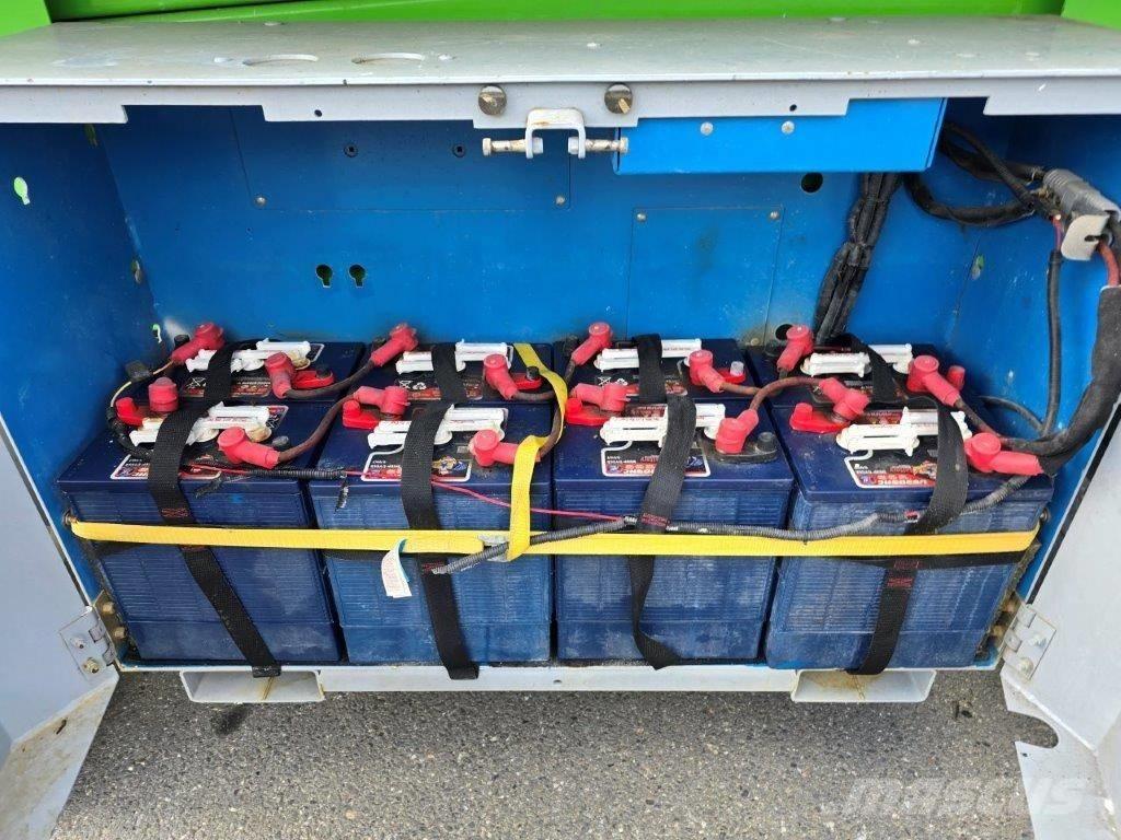 Genie GS 3369 DC Scissor Lifts