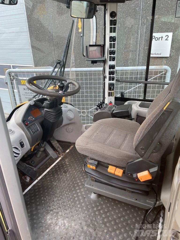 Volvo L90F Wheel Loaders