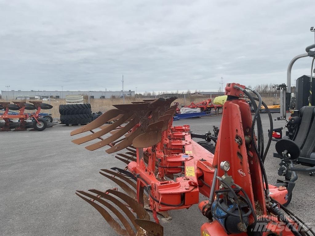 Kuhn Varimaster 122 Reversible ploughs
