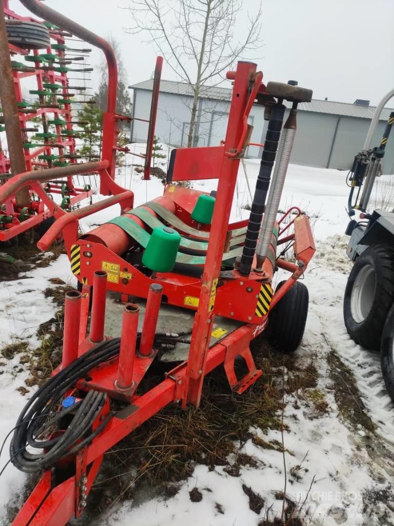 Kverneland 7517 Bale Wrappers
