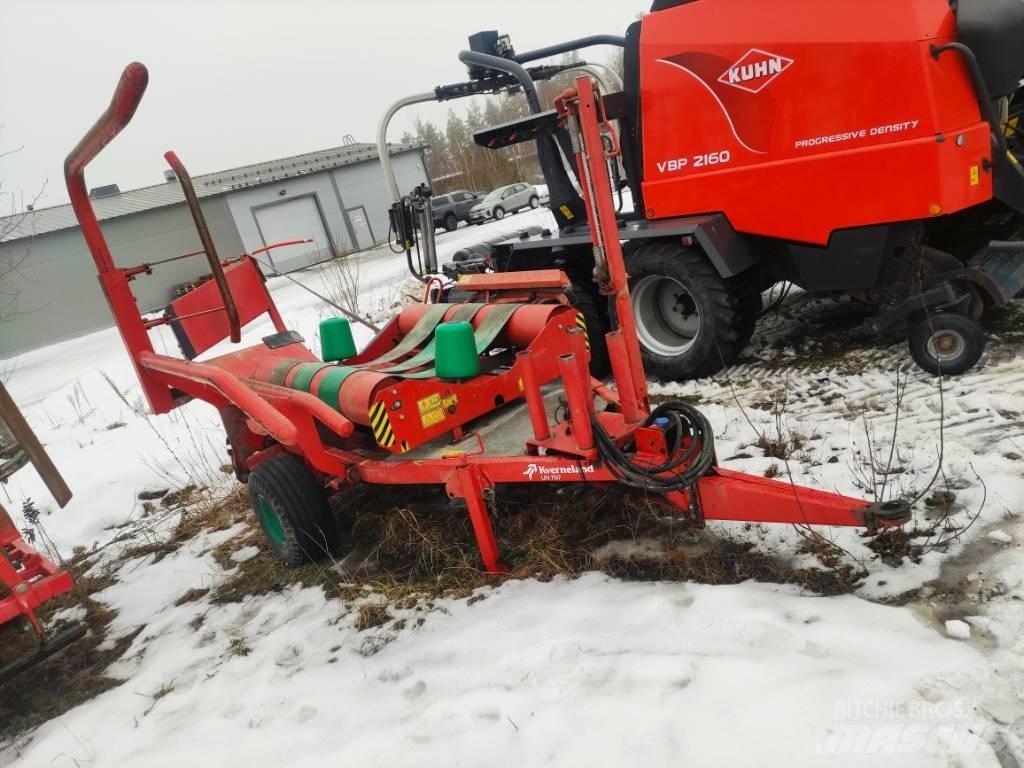 Kverneland 7517 Bale Wrappers