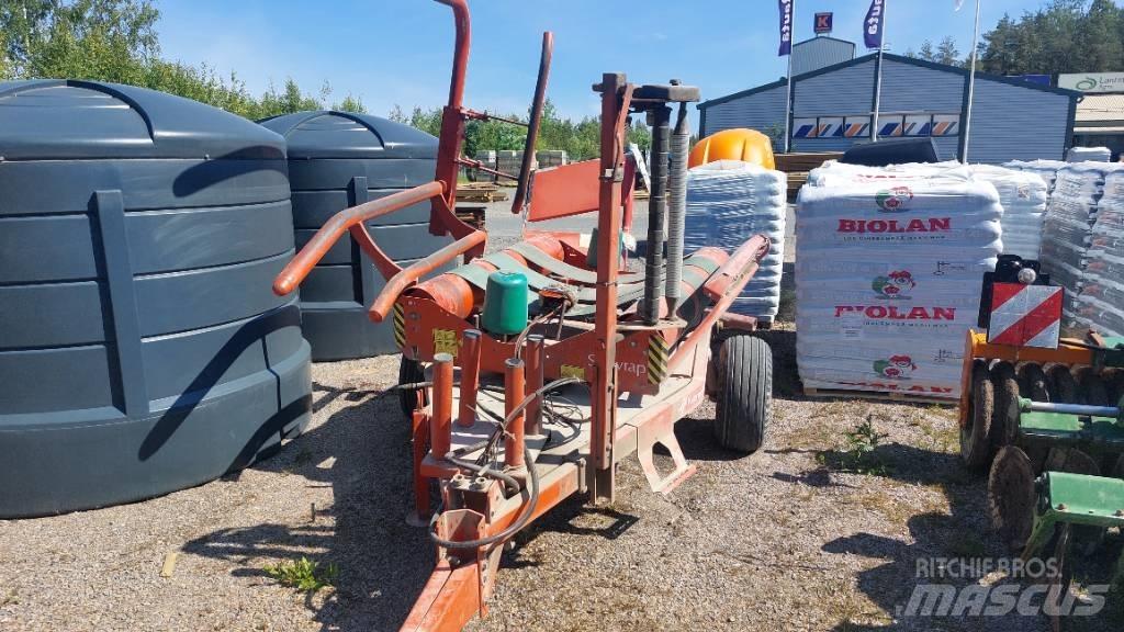 Kverneland UN 7517 Bale Wrappers