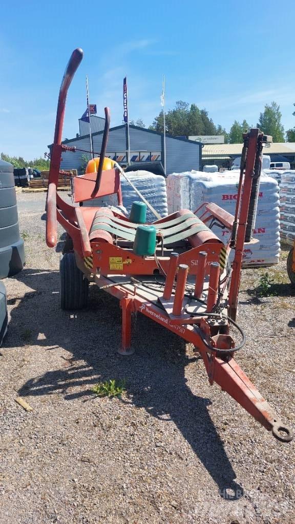 Kverneland UN 7517 Bale Wrappers