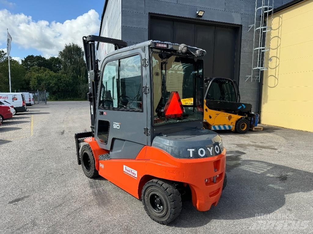 Toyota 8FBMT50 Electric Forklifts