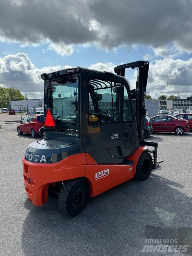Toyota 8FBMT50 Electric Forklifts