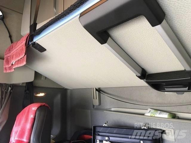 Volvo 540 Conventional Trucks / Tractor Trucks