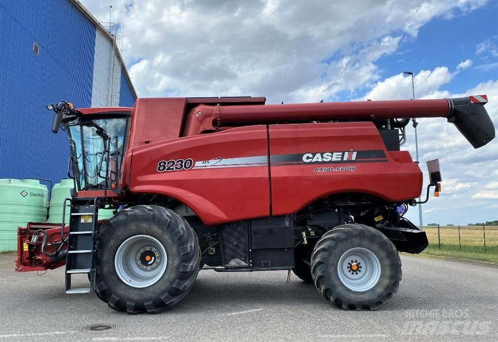 Case IH 8230 Combine Harvesters