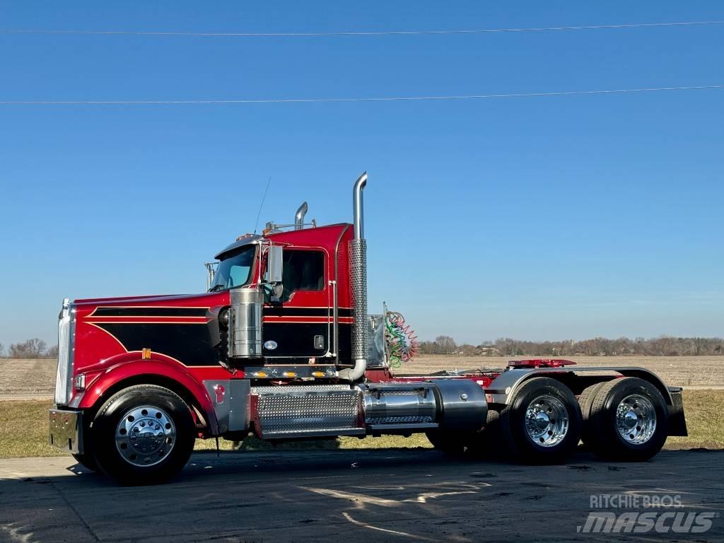 Kenworth W900 Conventional Trucks / Tractor Trucks