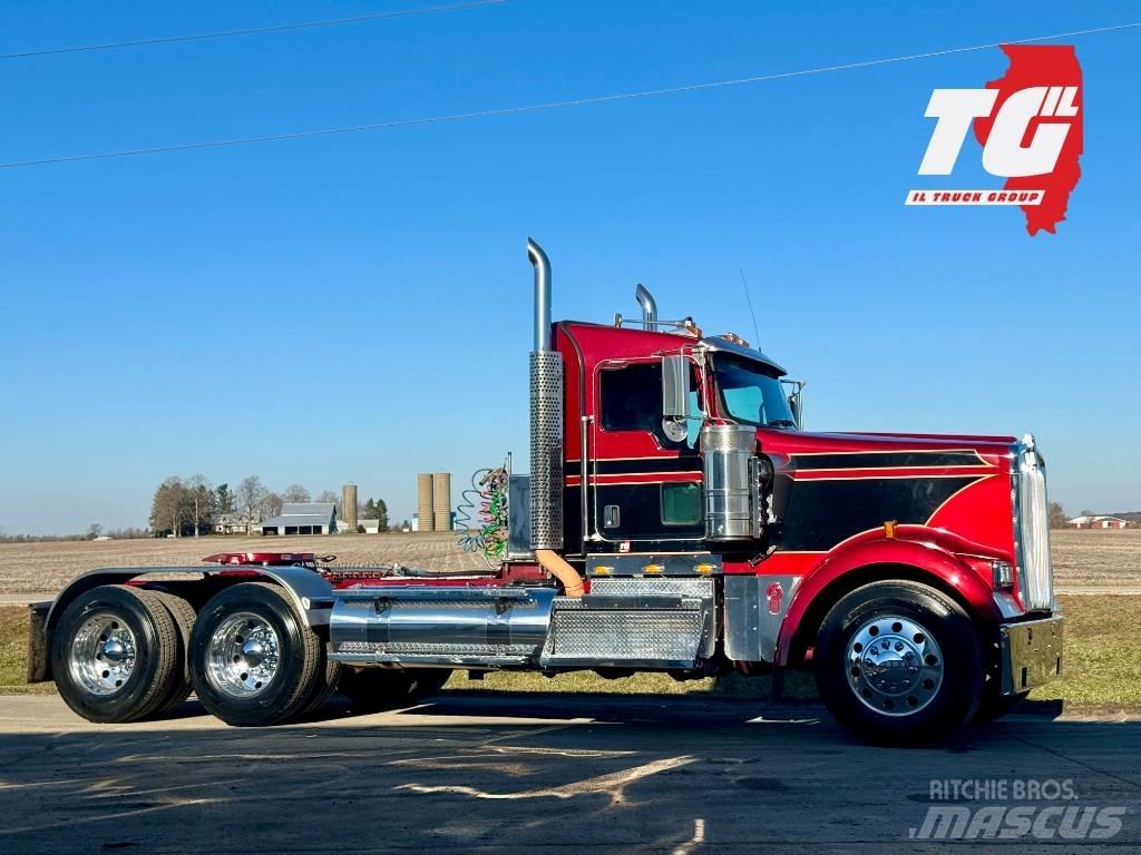 Kenworth W900 Conventional Trucks / Tractor Trucks