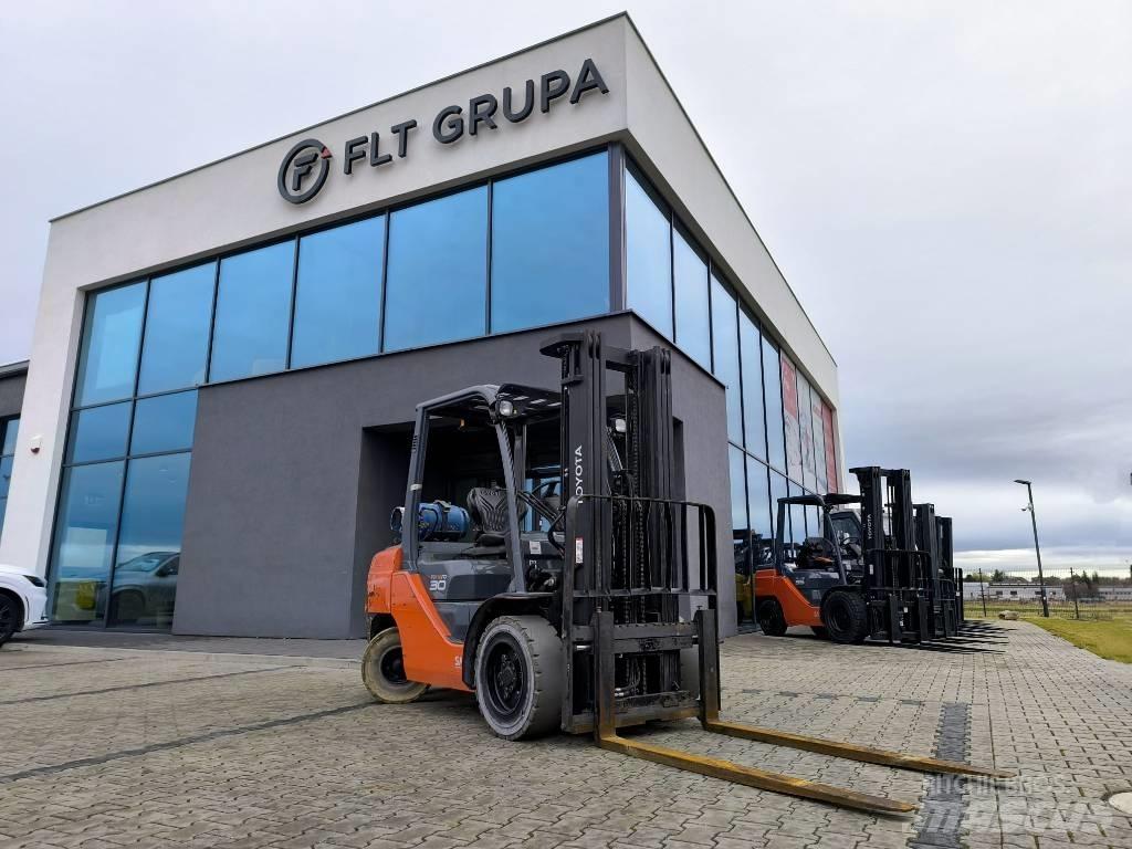 Toyota 02-8 FGF 30 LPG trucks