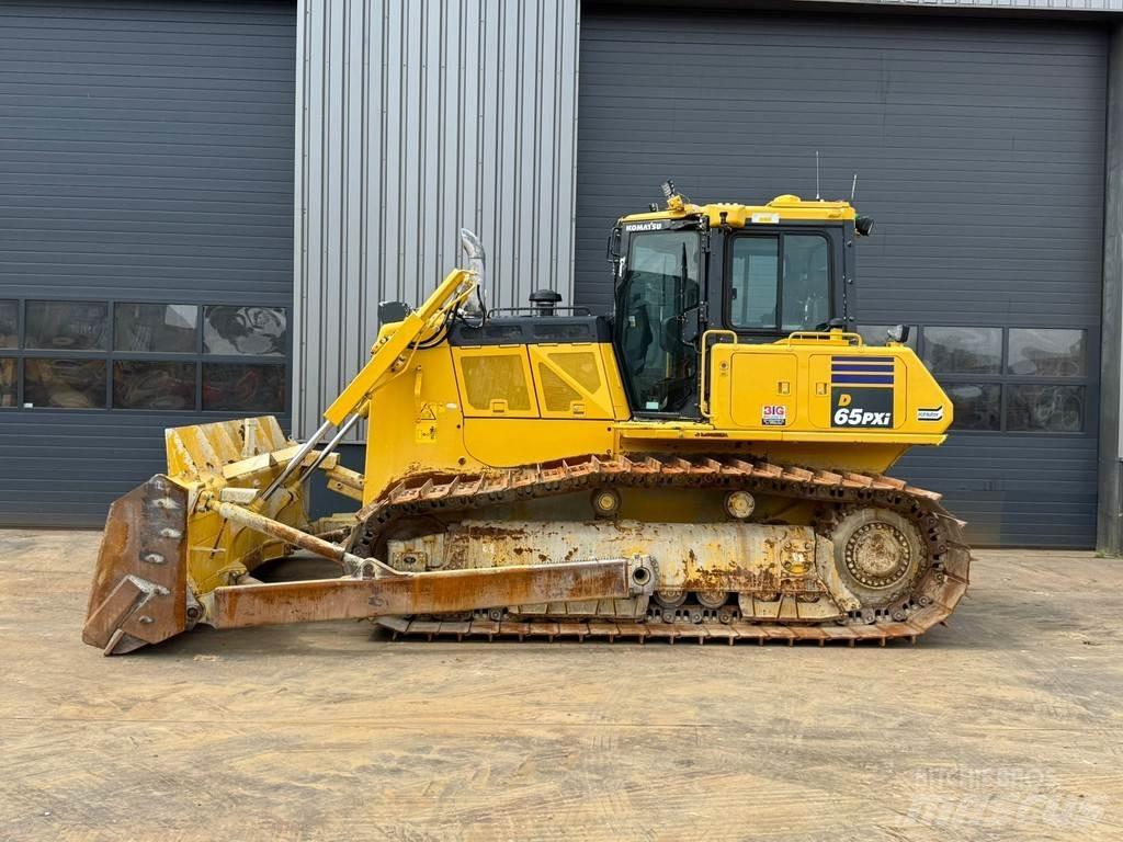 Komatsu D65PXi-18 Crawler dozers