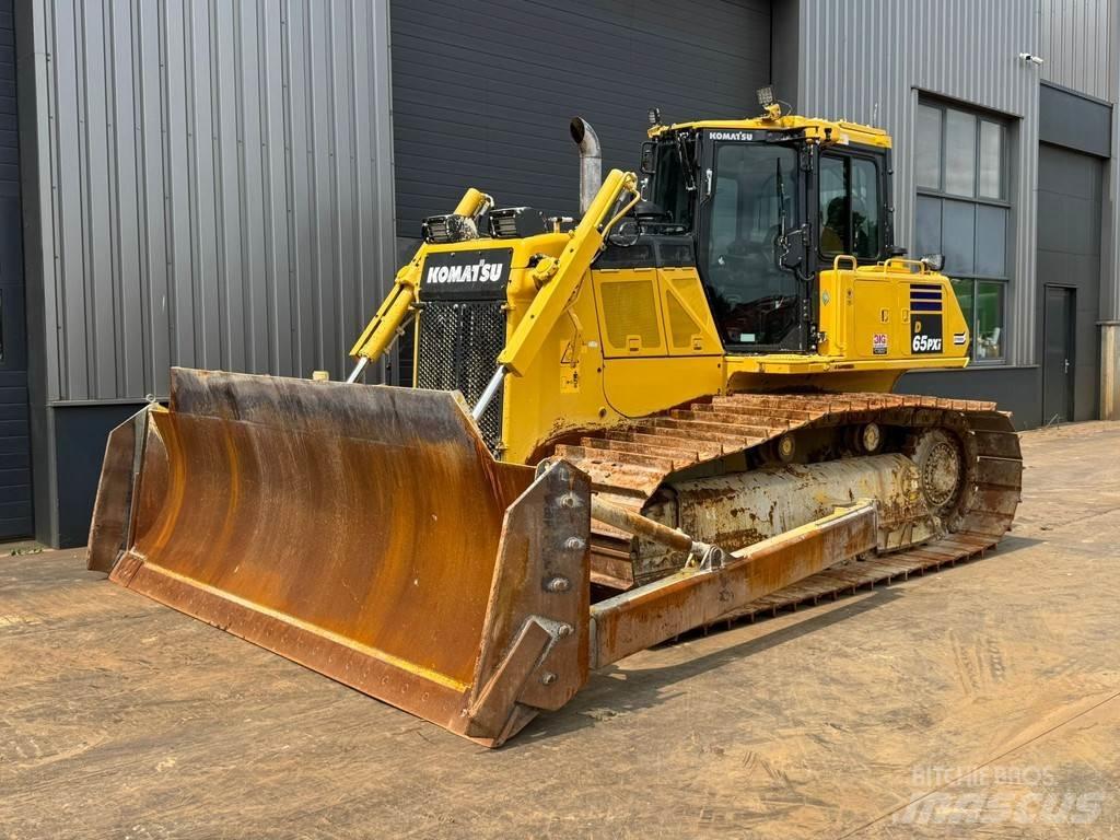 Komatsu D65PXi-18 Crawler dozers