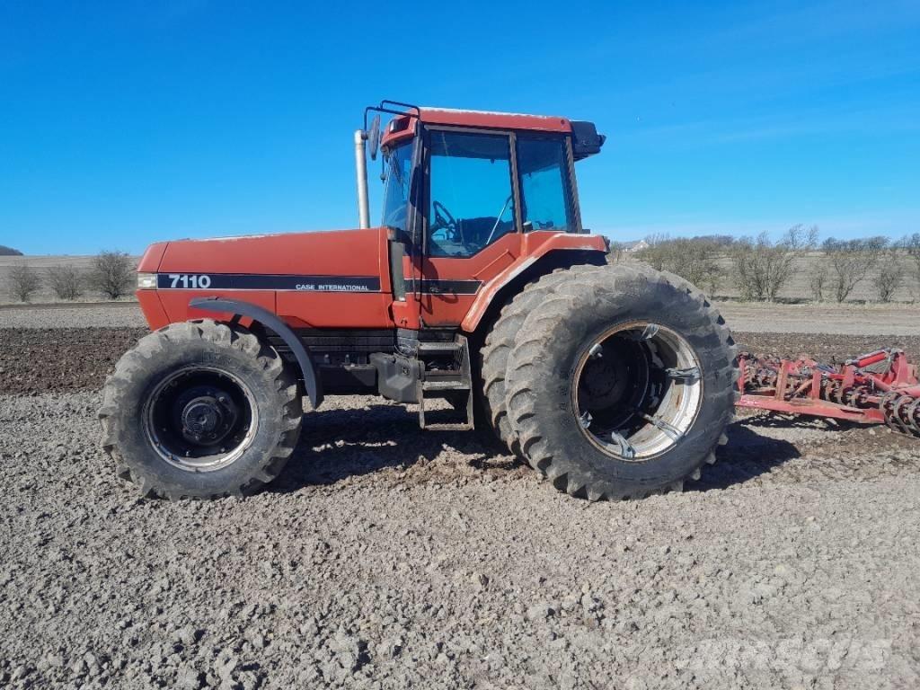 Case IH Magnum 7110 Tractors