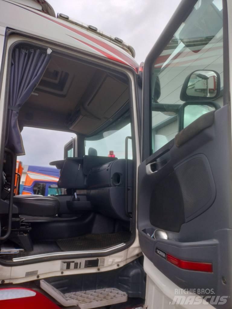 Scania R 520 Cab & Chassis Trucks