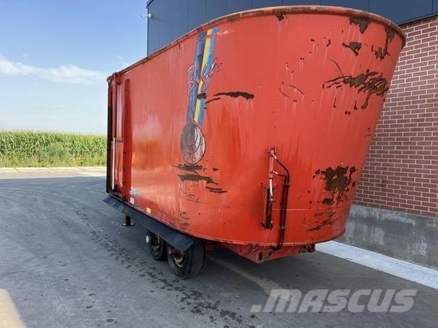 Peecon 24m³ Mixer feeders