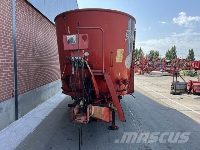 Peecon 24m³ Mixer feeders