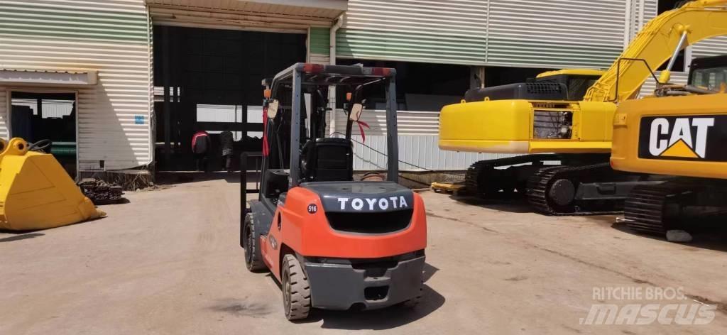 Toyota 8 FDN 30 Diesel Forklifts