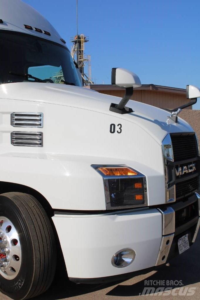 Mack Anthem Conventional Trucks / Tractor Trucks